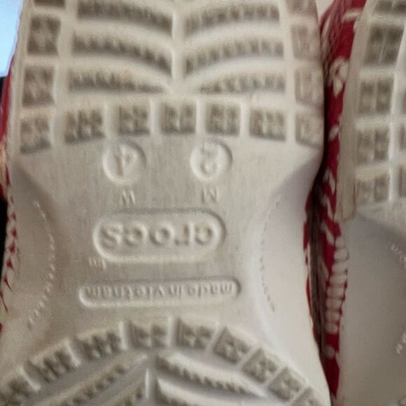 Crocs Red Patterned Clogs kids 4 - Picture 8 of 9